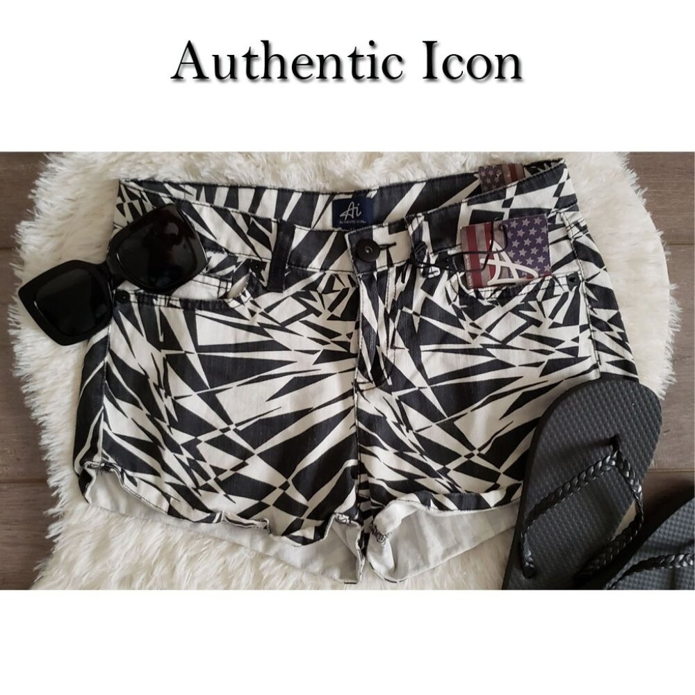 Authentic Icon Zebra Print Shorts NWT Size 27